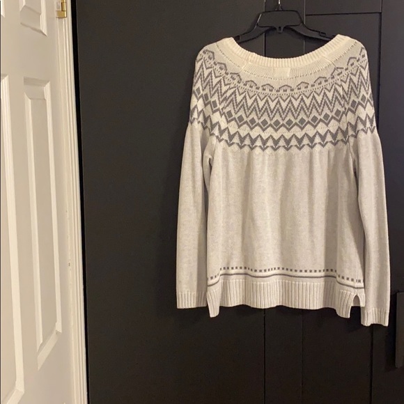 Gray and white sweater - Picture 2 of 4